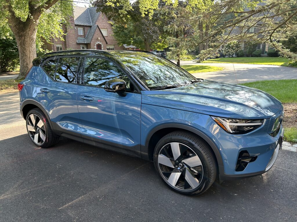 2023 Volvo XC40