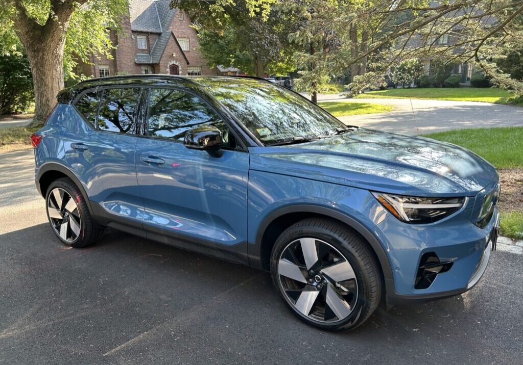 2023 Volvo XC40